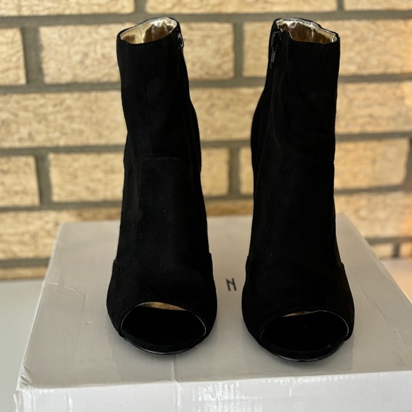 Fashion nova 8 1/2 booties. - Picture 8 of 10